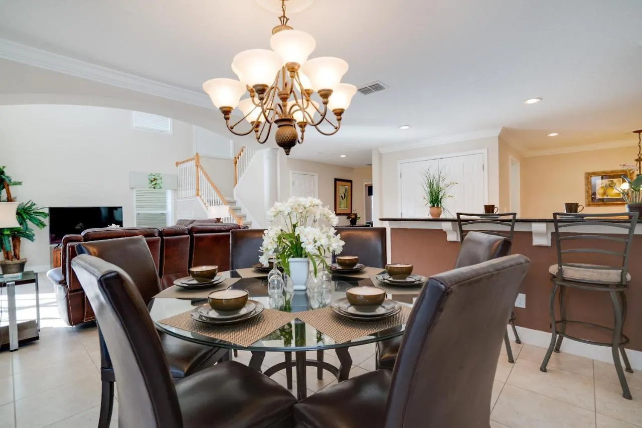 2173Victoria Villa Davenport United States