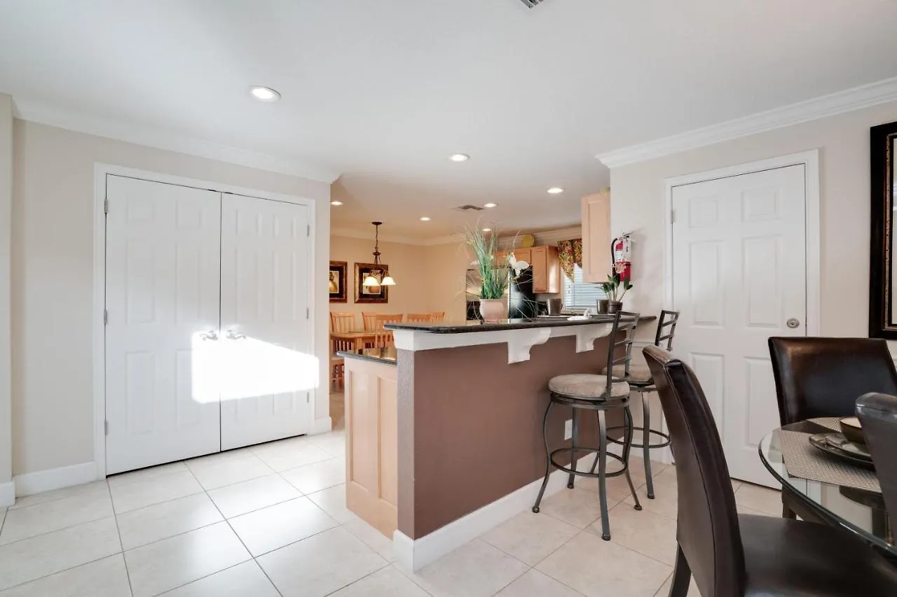 2173Victoria Villa Davenport United States