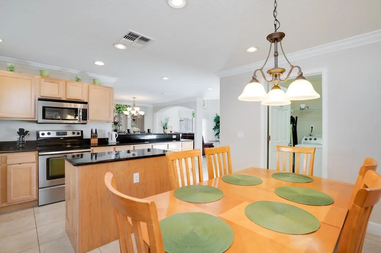 2173Victoria Villa Davenport