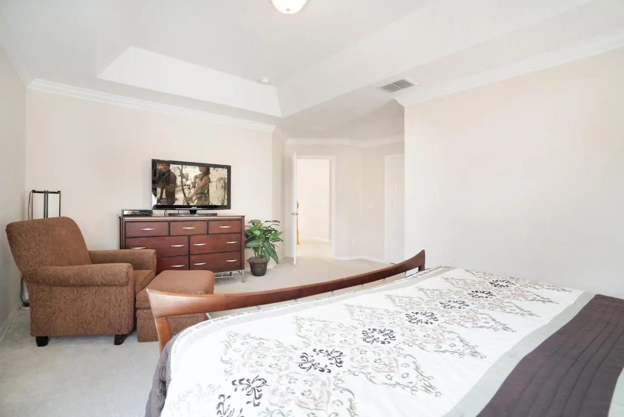 2173Victoria Villa Davenport United States